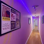 Modern Xl Queen Room Comfort & Character In Harlem